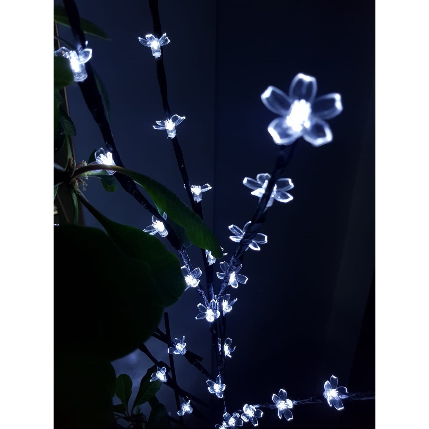 Decoratiune Luminoasa Crenguta cu Baterii 72 LED -uri Flori Alb Rece (Copy)