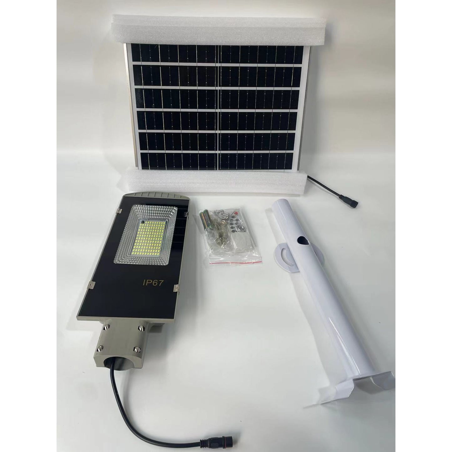 Lampa solara stradala Smart, IP65, senzor de lumina, 100 LED-uri SMD, 7200 lm, panou 12W, putere 80W, autonomie 12-16 ore, telecomanda, montare prin fixare, pentru strada sau gradina, finisaj lucios, material ABS, 38.6 x 13.3 x 6.5 cm, alb rece