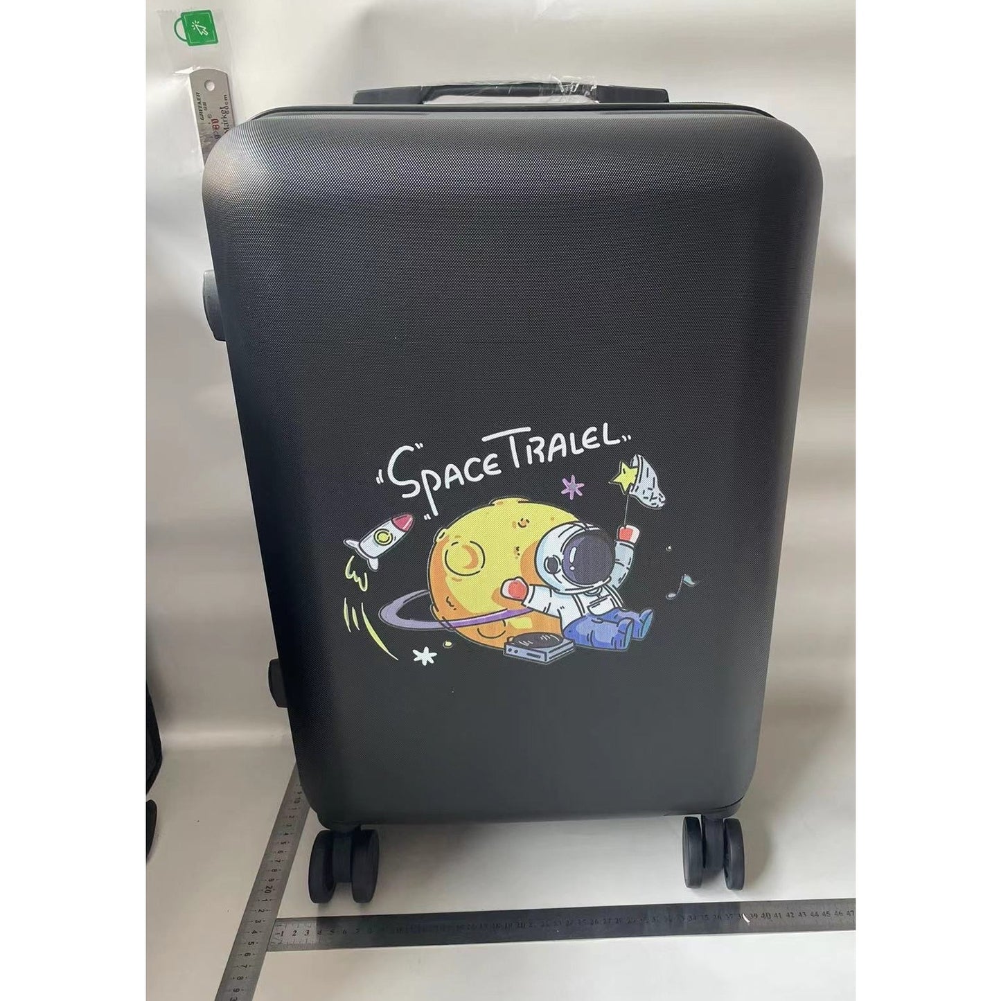 Troler de Calatorie, Smart, 56 x 35 x 22 cm, 4 Roti, Maner Reglabil, din ABS, cu Fermoar, Blocare cu Cod, Impermeabil, Model Astronaut, Negru
